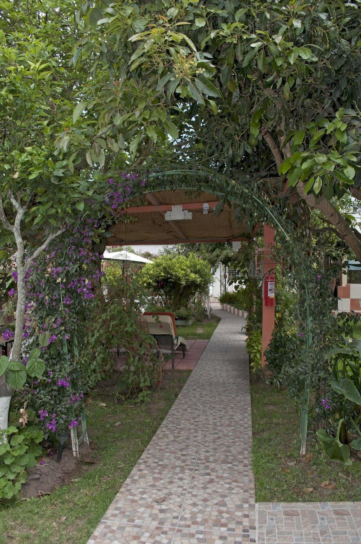 Hostal el Parque Tababela Exterior foto